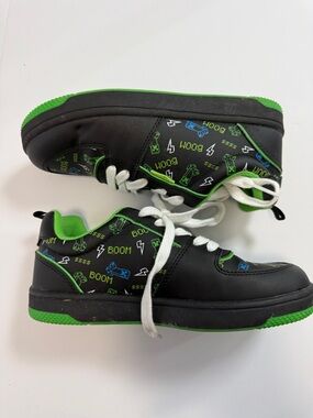 Kids Black & Green Casual Lace-Up Shoes Minecraft EUC